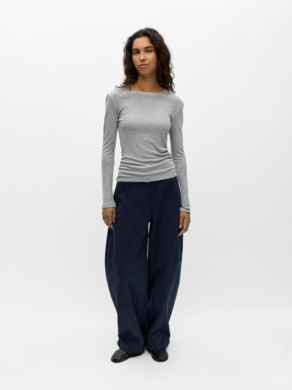 model_shot-front_full